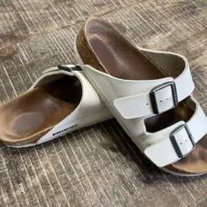Birkenstock Arizona in White Leather, Size 42
